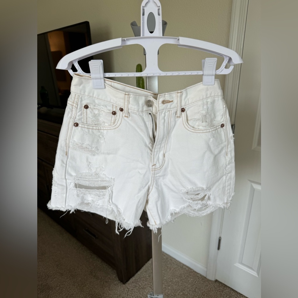 American eagle white denim 90s boyfriend shorts 4